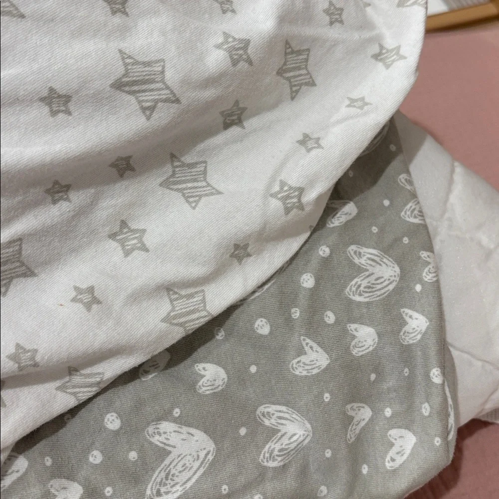 2 Mattress Protectors and 2 Sets of Sheets for Graco Pack ‘n-Play (Price Firm) - Picture 3 of 6